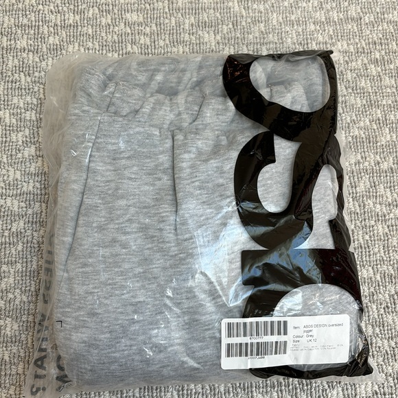 ASOS Design Oversized Jogger in Grey - Picture 2 of 2